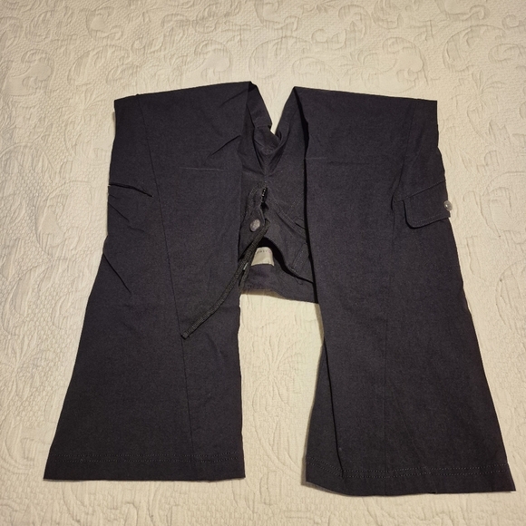 Athleta women's size 2 black leg 1 cargo pocket, 1 zipper pocket pant, EUC - Picture 6 of 10